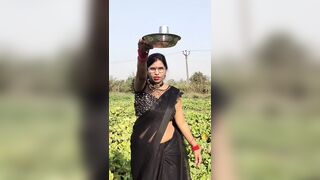 Indian village Bhabhi ne kitchen me Devar se Gand Marvai