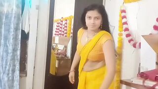 Tight Desi Bhabhi in Saree