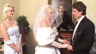whore fucked barebakc in double penetration