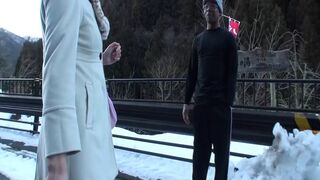 M933G06 A mature woman who kindly responds to picking up black men. - An amateur mature woman who ascends to heaven with a huge black mara at an inn as it is!