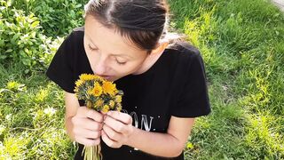 I gave my neighbor flowers, and she thanked me with cunnilingus - Lesbian-candys
